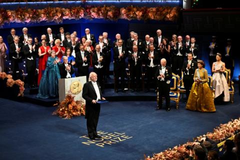 Bei einer Zeremonie in Stockholm sind die Nobelpreise für Literatur und in den Wissenschaftskategorien verliehen worden. Literaturnobelpreisträger Laszlo Krasznahorkai und die Preisträger in den Kategorien Physik, Chemie, Medizin und Wirtschaftswissenschaften nahmen ihre Auszeichnungen entgegen.