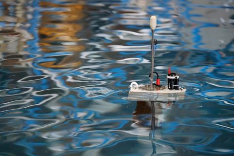 L'antenne d'un flotteur Argo au centre Ifremer de calcul et de données pour le contrôle de la mer à Plouzan", le 15 octobre 2025 dans le Finistère