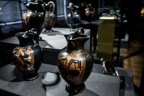 Des objets retrouvés dans la tombe d'un prince celte à Lavau et présentés au musée d'art moderne de Troyes, le 22 janvier 2026