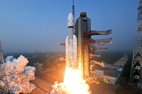 Lancement du satellite de communication AST SpaceMobile par la fusée LVM3-M6 le 24 décembre 2025. Photo fournie par Organisation indienne pour la recherche spatiale (ISRO)
