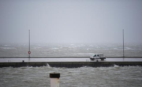 Das Bundesamt für Seeschifffahrt und Hydrograhpie hat vor zunehmenden Sturmflutrisiken an deutschen Küsten gewarnt. Der mittlere Meeresspiegel steige "kontinuierlich" an, erklärte die Behörde anlässlich ihres Jahrespressegesprächs.