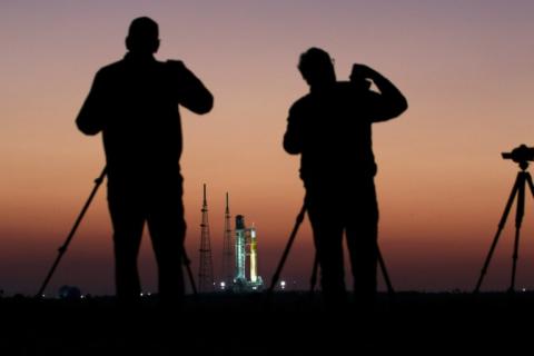 Die US-Raumfahrtbehörde Nasa stoppt ihre Pläne für eine Mond-nahe Raumstation mit europäischer Beteiligung. Stattdessen will die Nasa für 20 Milliarden Dollar eine Basis auf dem Mond bauen.