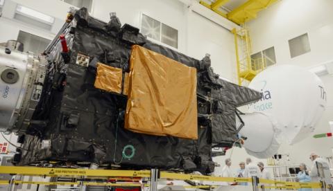 Le satellite Meteosat troisième génération (MTG) dans les locaux de Thales Alenia Space à Cannes, le 18 avril 2026